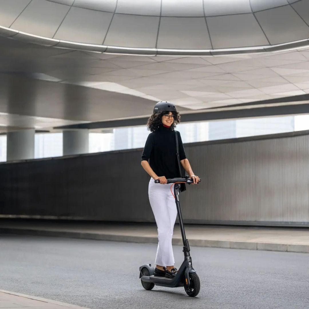 Segway - Ninebot E2 Pro Electric Scooter w/16.8 mile Range & 15.5mph Top Speed - Black - AA.05.14.05.0001 - Good Condition