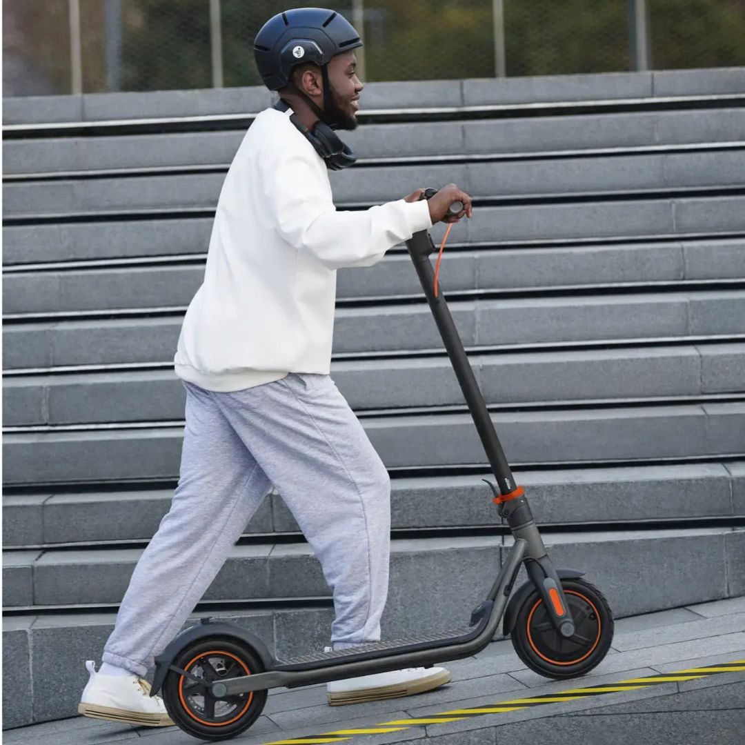 Segway - Ninebot F35 Electric Scooter with 24.9 Max Operating Range & 18.6 mph Max Speed - Black  - AA.00.0012.92 - Good Condition