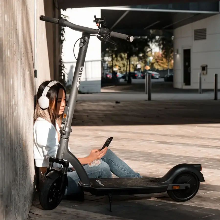 Apollo - Air 2024 Premium Electric Scooter w/43 mi Max Range & 21 mph Max Speed - Space Gray - Excellent Condition