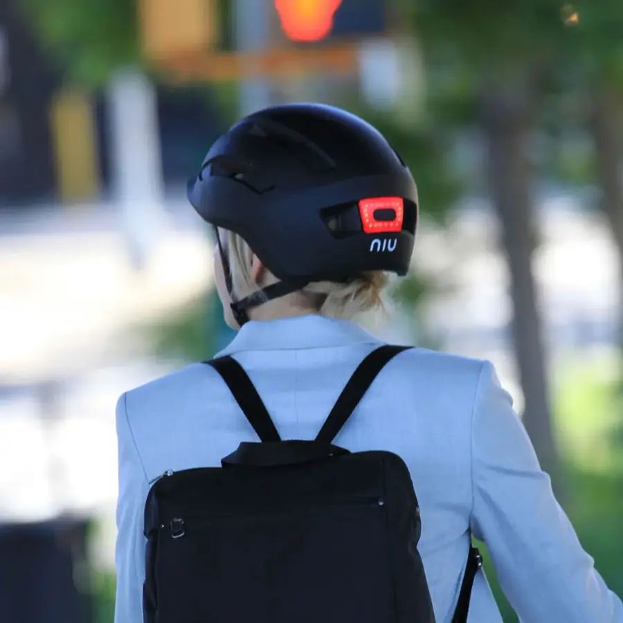 NIU - Electric Scooter Helmet with LED Light - Black - 5K3G5L17J