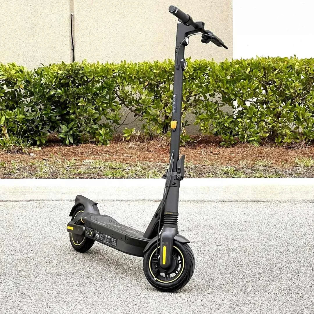 Segway - Max G2 Electric Kick Scooter Foldable w/ 43 Mile Range and 22 MPH Max Speed - Black - Good Condition