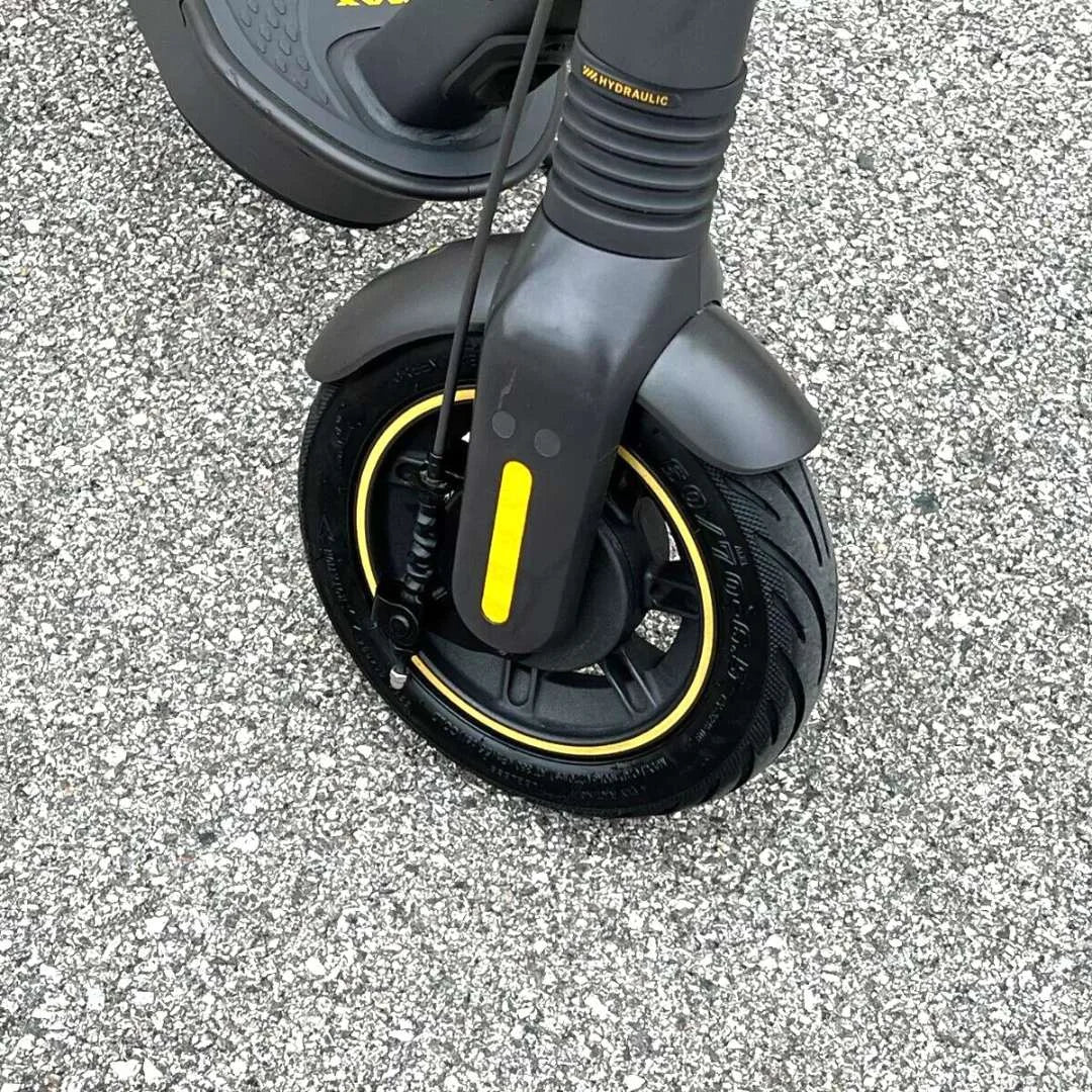 Segway - Max G2 Electric Kick Scooter Foldable w/ 43 Mile Range and 22 MPH Max Speed - Black - Good Condition