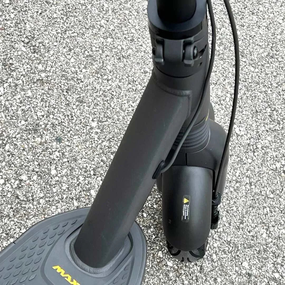 Segway - Max G2 Electric Kick Scooter Foldable w/ 43 Mile Range and 22 MPH Max Speed - Black - Good Condition
